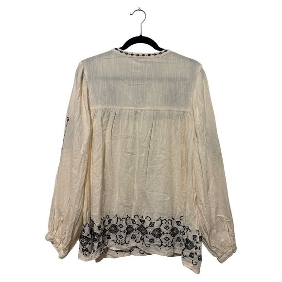 Old Navy Cream and Black Embroidered Blouse - Picture 4 of 5